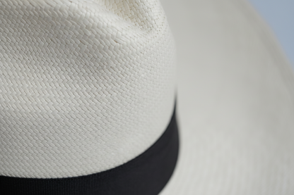 The Commodore (G14 - Superfino) (white)